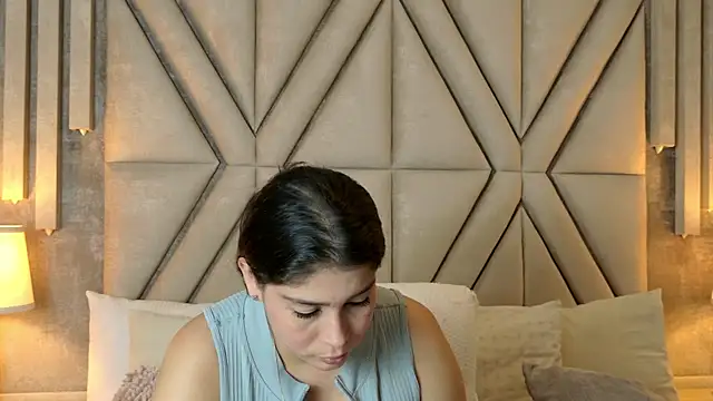 MilaRux online show from April 25, 2:47 pm