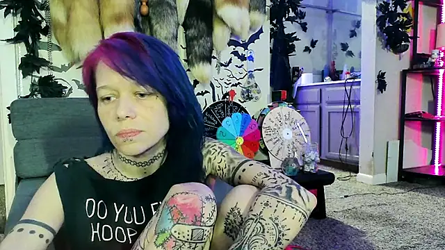 trashbrat online show from December 17, 9:46 am