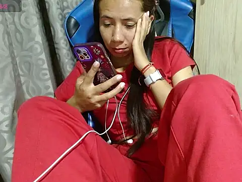 Danielagomez33 online show from April 20, 11:41 pm