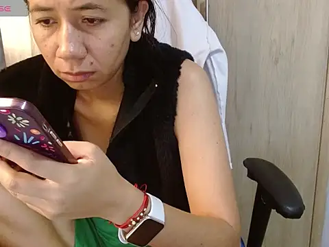 Danielagomez33 online show from April 25, 1:41 pm