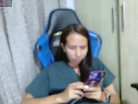 Danielagomez33 online show from April 19, 12:32 am