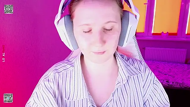 mon lola online show from April 29, 1:36 pm