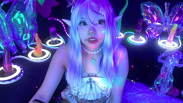 LaytonBox online show from April 8, 3:47 pm