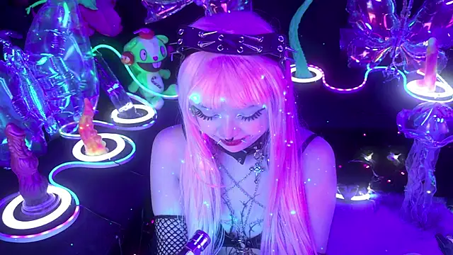 LaytonBox online show from April 18, 2:08 pm