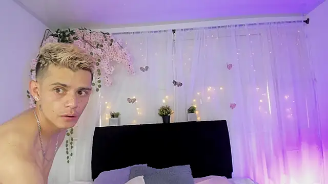 Bonny and carrot online show from December 3, 7:49 pm