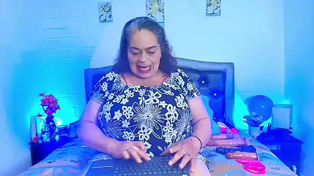 QueenMatturex online show from April 19, 1:11 pm