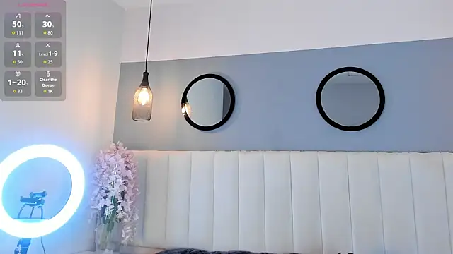 chelsea bolton  online show from April 24, 12:30 pm