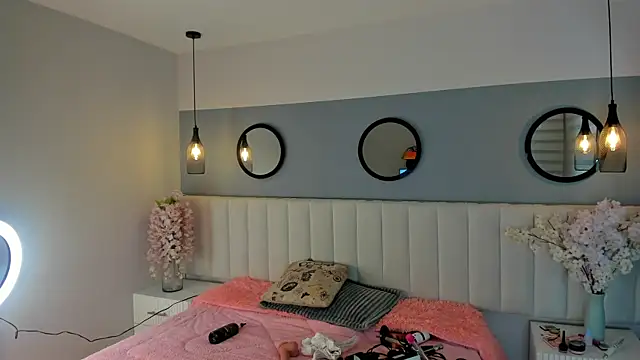 chelsea bolton  online show from April 6, 12:28 pm