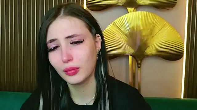 EmmaLawrens online show from April 17, 10:39 am