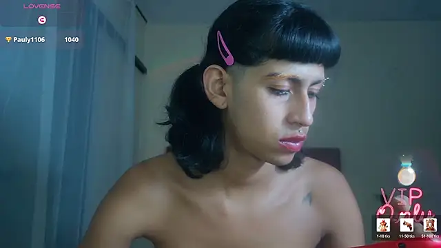 Naicollsxxx online show from April 22, 2:52 am