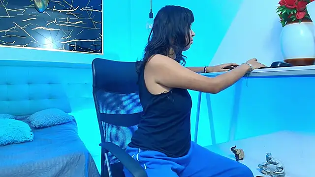 gabriela cortez online show from November 19, 1:33 pm