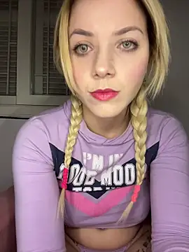 Snapshot of LittleMargotXXX chatting on September 24, 2:10 am LittleMargotXXX online show from September 24, 2:10 am