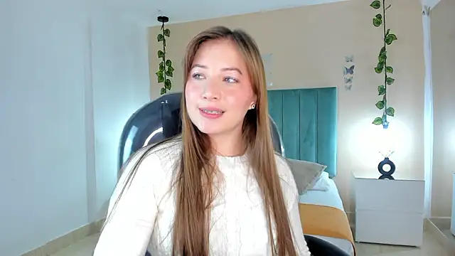 Dahlia Rousse online show from February 28, 5:51 am