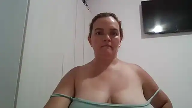 squirtlatinx online show from May 15, 1:11 am