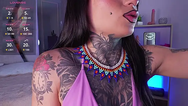 CleeoAdams  online show from April 25, 5:32 am