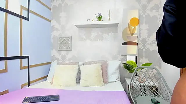 Snapshot of CharlotteGraay chatting on September 20, 8:07 pm CharlotteGraay online show from September 20, 8:07 pm