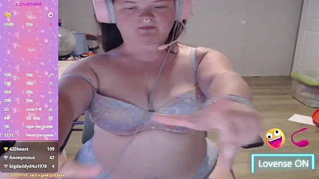 nowitsCynder online show from April 24, 3:59 pm