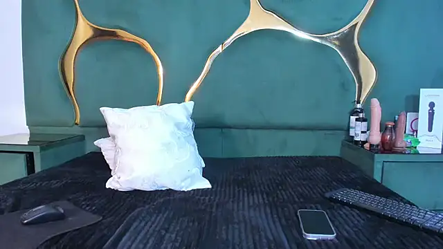 Salmaportman69 online show from September 11, 4:02 am