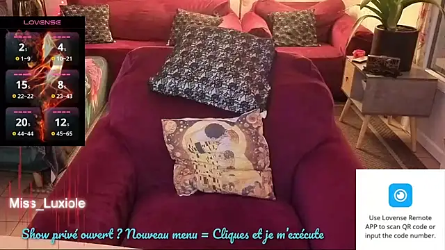 Snapshot of Miss_luxiole chatting on September 22, 7:34 pm Miss luxiole online show from September 22, 7:34 pm