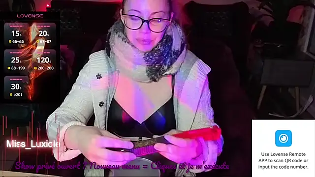Snapshot of Miss_luxiole chatting on September 23, 8:29 pm Miss luxiole online show from September 23, 8:29 pm