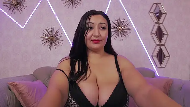 Snapshot of BustyEva_ chatting on October 10, 4:06 am BustyEva online show from October 10, 4:06 am