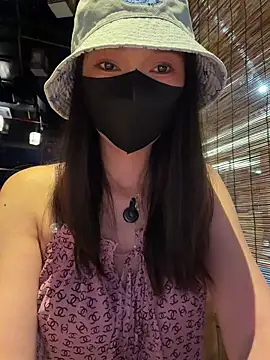 nainai2002 online show from April 26, 3:43 pm