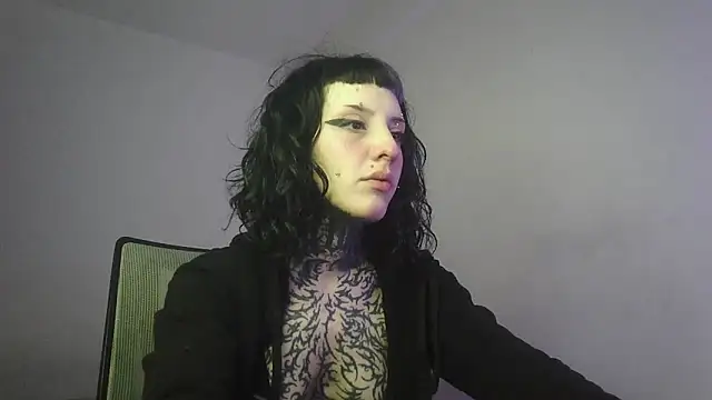 Snapshot of bad_doll_bb chatting on September 10, 4:12 am bad doll bb online show from September 10, 4:12 am
