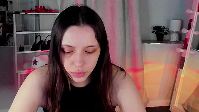 Sahara Shields online show from April 28, 9:46 am