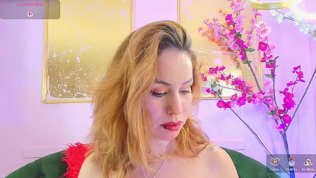 scarlette69 online show from December 15, 8:14 pm