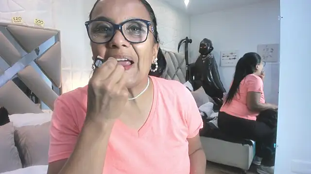 raquell moore online show from November 6, 10:59 pm