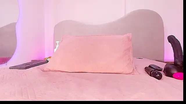 Auroraa miller online show from February 13, 3:19 am