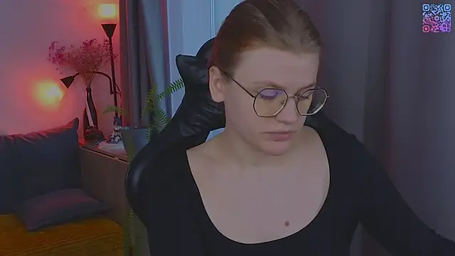  JessieVibes online show from April 28, 2:10 pm