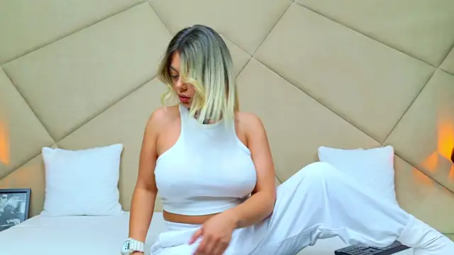 ChloeFrost online show from July 7, 5:10 am