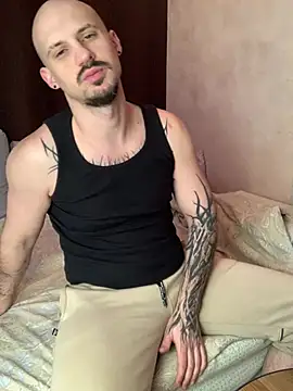 AssHunter4k online show from January 19, 7:48 am