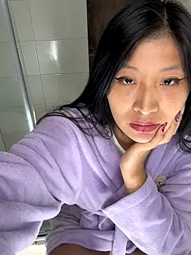 hannah howeell   online show from November 12, 3:10 pm