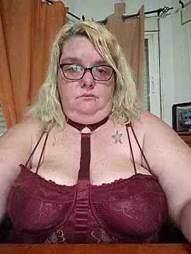 diosacurvy1984 online show from April 21, 7:37 am