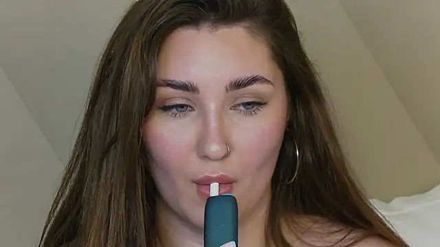 KiraBarlows online show from April 17, 9:50 pm