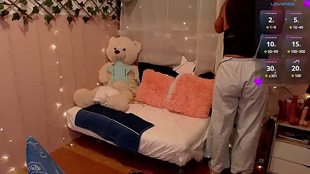 Snapshot of cute_bunny95 chatting on October 15, 1:14 pm cute bunny95 online show from October 15, 1:14 pm