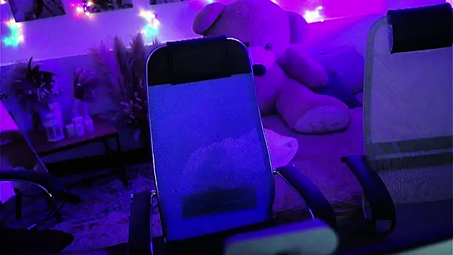 DiaAngell online show from March 1, 8:19 pm