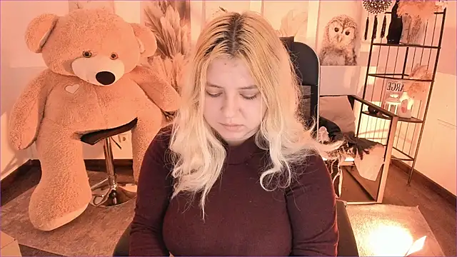 DiaAngell online show from December 19, 7:50 pm