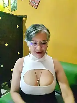 ilonna2025 online show from June 4, 10:58 pm