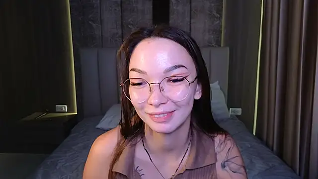 SusannJohnson online show from April 26, 12:30 am