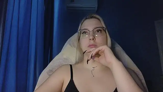 HotBrandyX online show from November 14, 8:47 am