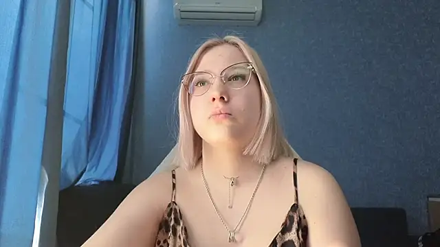 HotBrandyX online show from March 23, 3:45 am