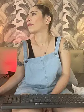 viktoria davis  online show from April 21, 1:42 am