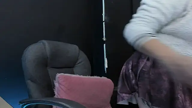 viktoria davis  online show from February 18, 11:48 pm