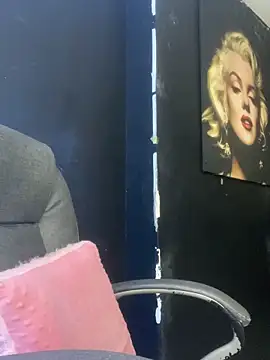 viktoria davis  online show from April 24, 10:56 pm