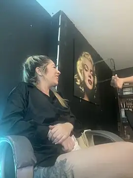 viktoria davis  online show from April 25, 11:57 pm