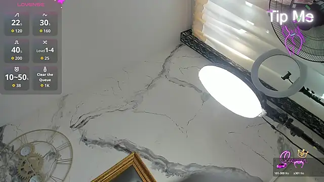 DalayMoore online show from April 25, 8:17 pm