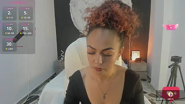 Snapshot of DalayMoore chatting on October 8, 5:28 pm DalayMoore online show from October 8, 5:28 pm